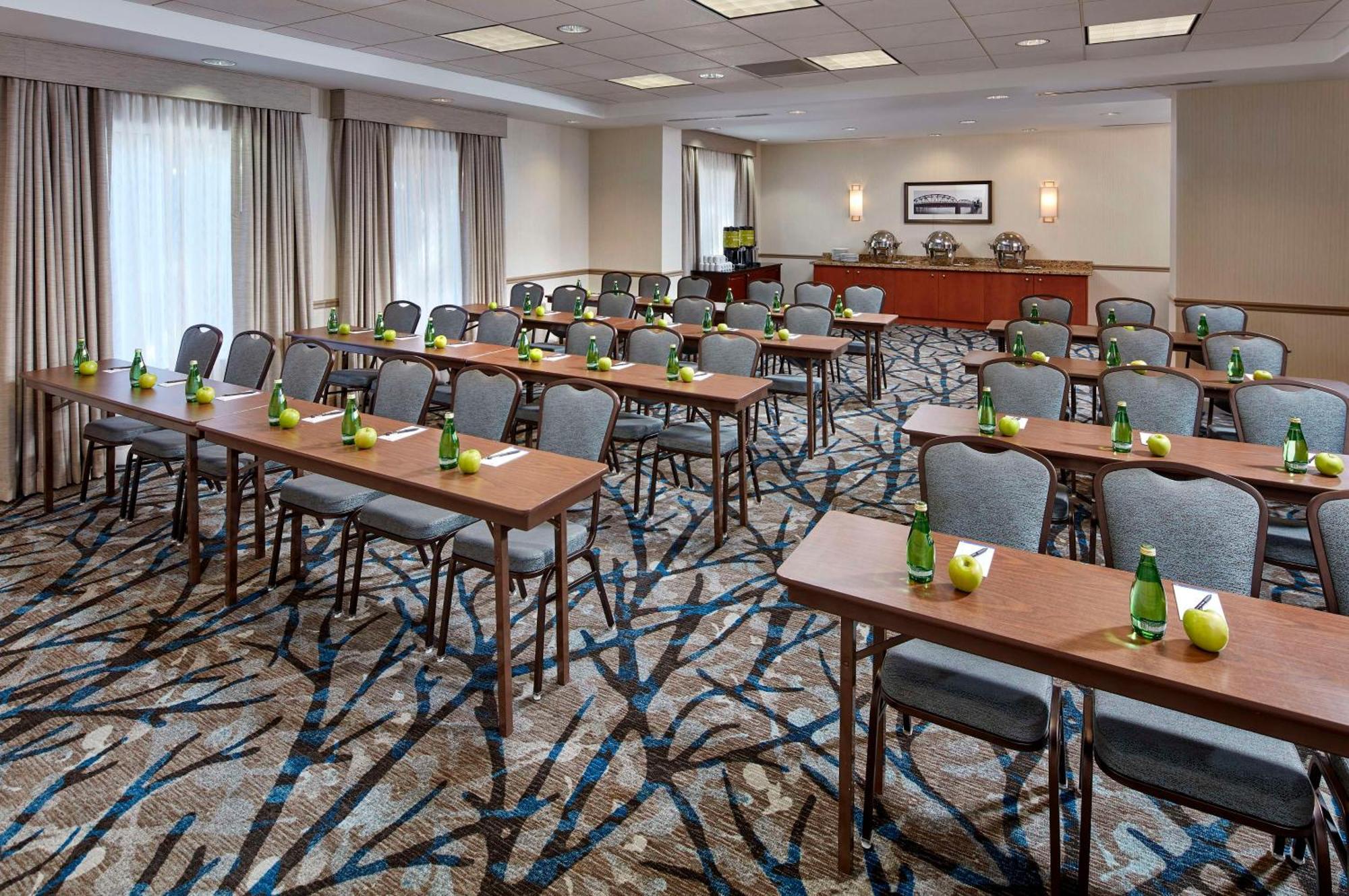 Hilton Garden Inn Portland Lake Oswego Extérieur photo