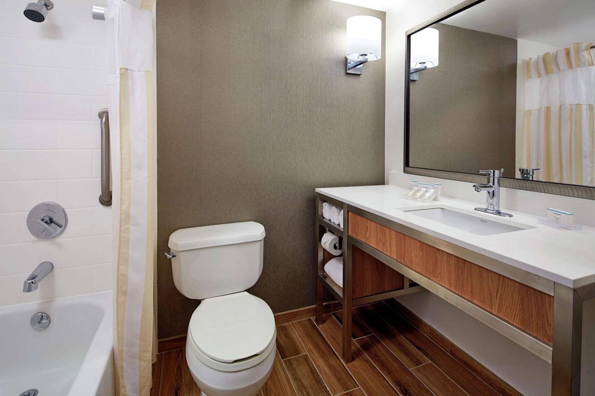 Hilton Garden Inn Portland Lake Oswego Extérieur photo
