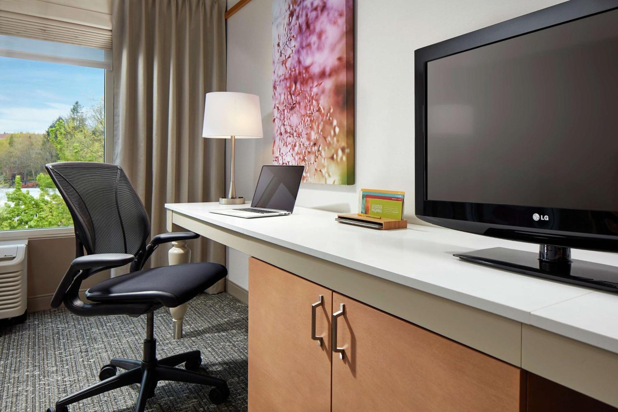 Hilton Garden Inn Portland Lake Oswego Extérieur photo