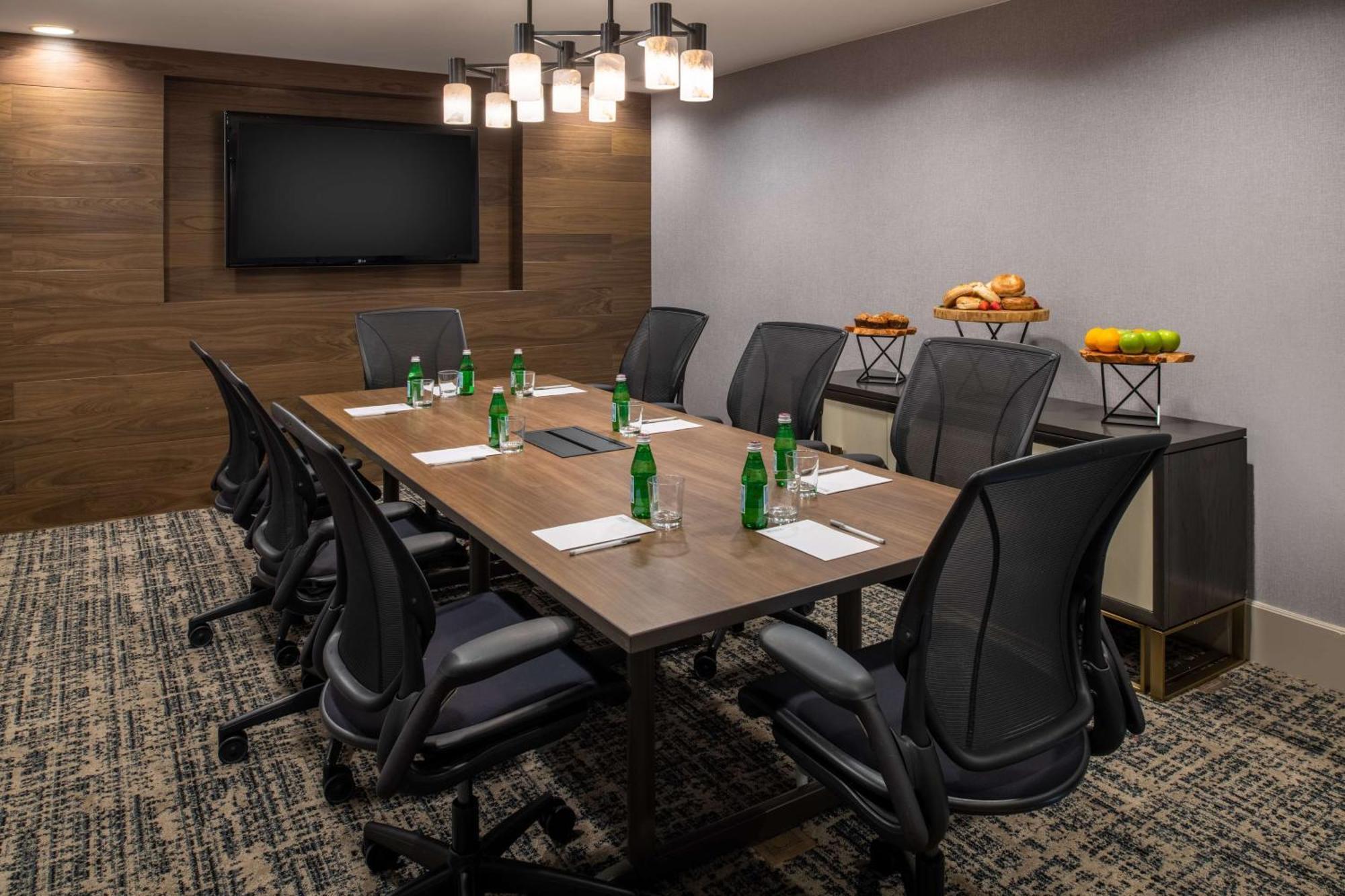 Hilton Garden Inn Portland Lake Oswego Extérieur photo