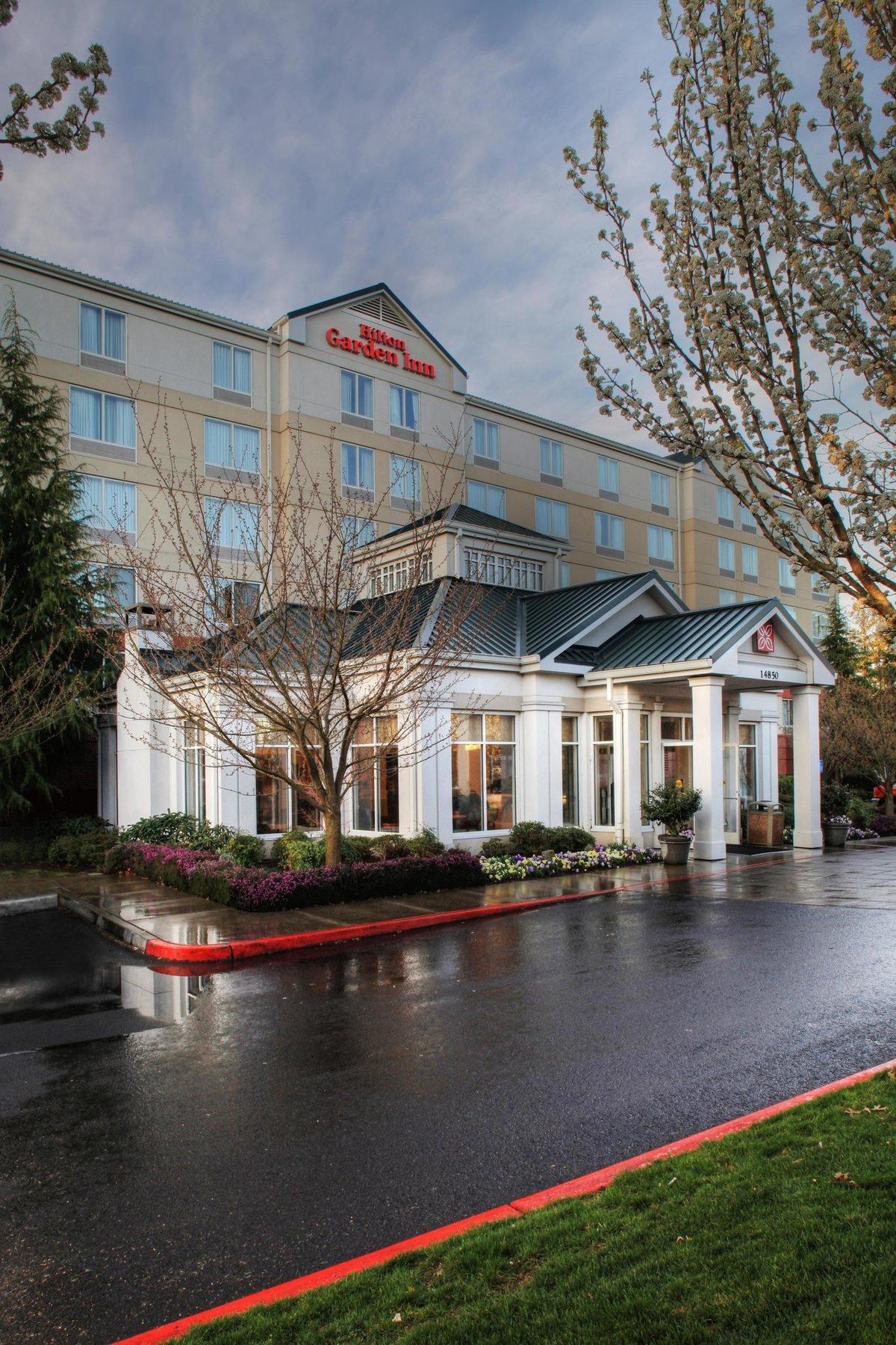 Hilton Garden Inn Portland Lake Oswego Extérieur photo